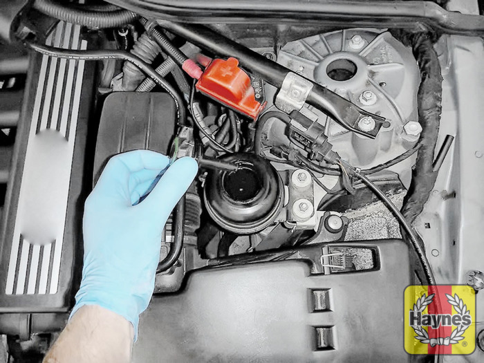 BMW 5Series (2003 2010) 525i 3.0 Checking steering fluid