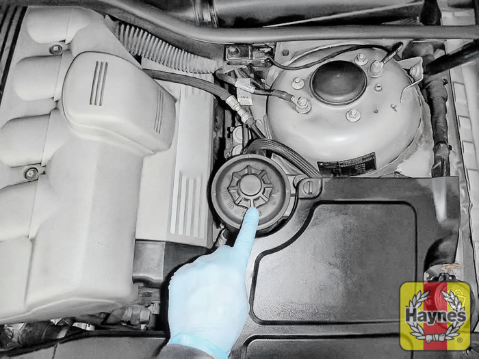 BMW 7Series (2002 2005) 735i 3.6 Checking steering fluid