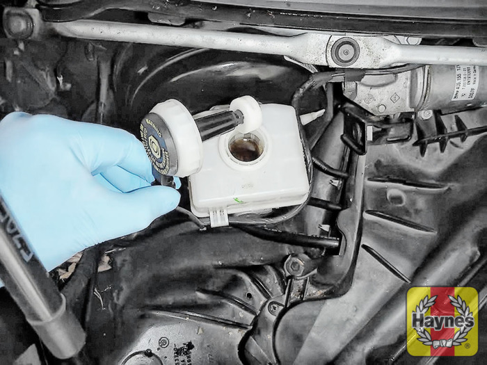BMW X5 (2006 2013) X5 3.0d Checking brake fluid Haynes Publishing