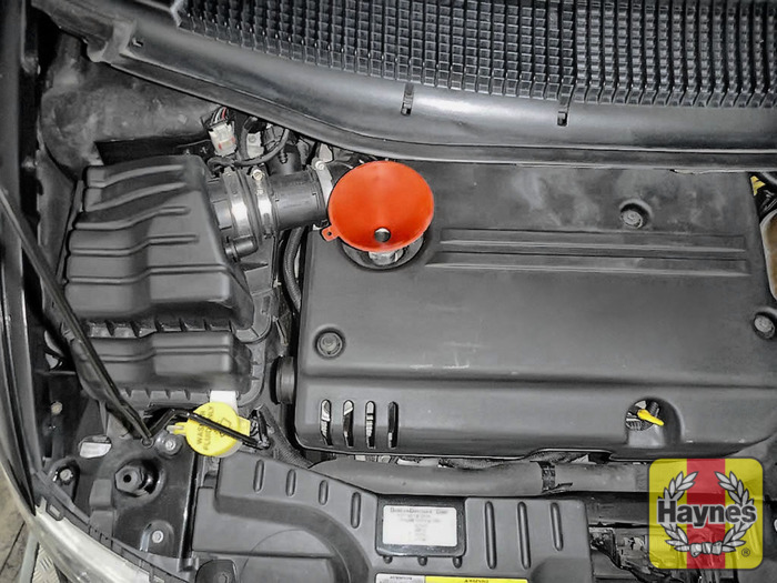 Chrysler Voyager (2001 2010) 2.8 CRD Oil filter change Haynes Publishing
