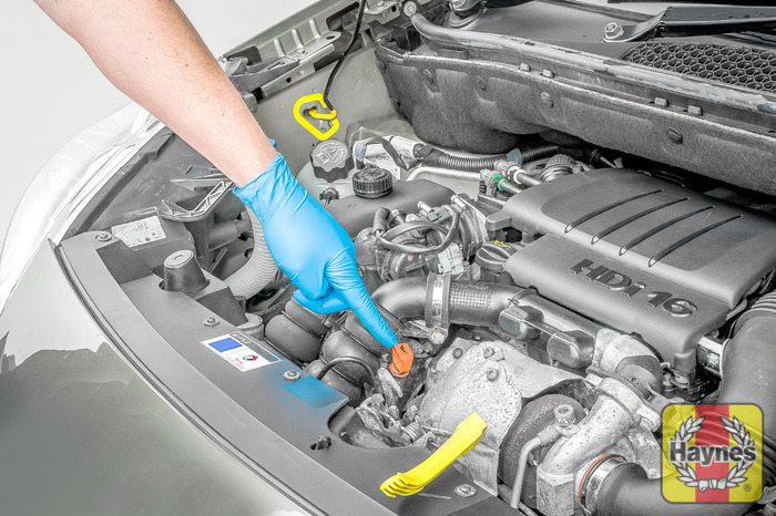 Citroen Berlingo (1996 - 2010) 1.6 - Checking oil level - Haynes Publishing