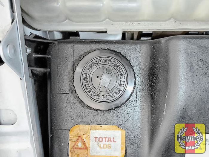 Citroen C5 (2001 2008) 1.6 Checking steering fluid Haynes Publishing