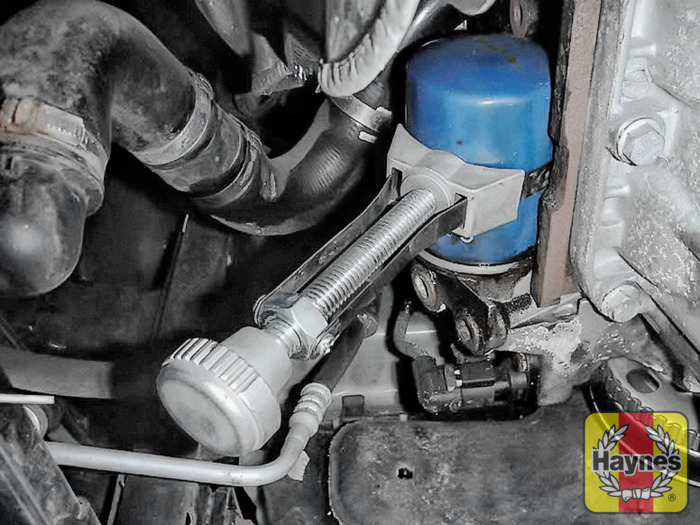 Fiat 500 (2004 2012) 1.4 Oil filter change Haynes Publishing