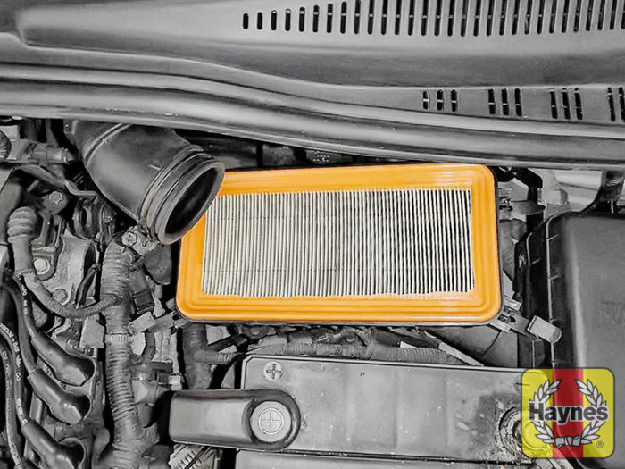 Hyundai Getz (2002 2009) 1.4 Air filter change Haynes Publishing