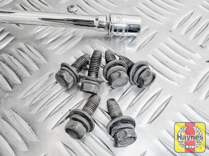 Oil change Hyundai Tucson 2004 2010 Haynes Manuals