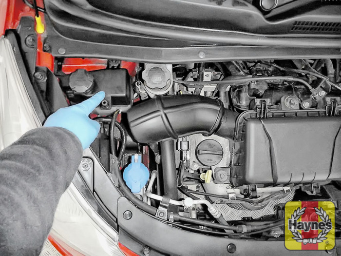 Hyundai i10 (2008 2012) 1.1 Checking coolant level Haynes Publishing