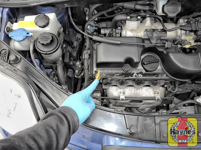 Kia Picanto (2004 2011) 1.0 Checking oil level Haynes Publishing