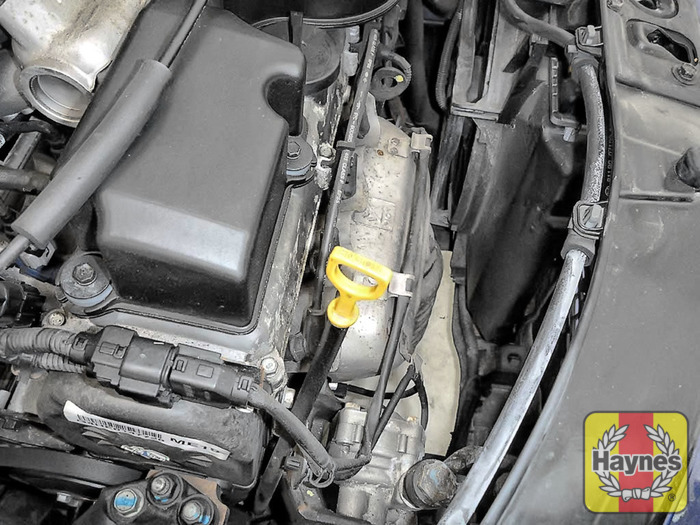 Kia Picanto (2004 2011) 1.0 Checking oil level Haynes Publishing