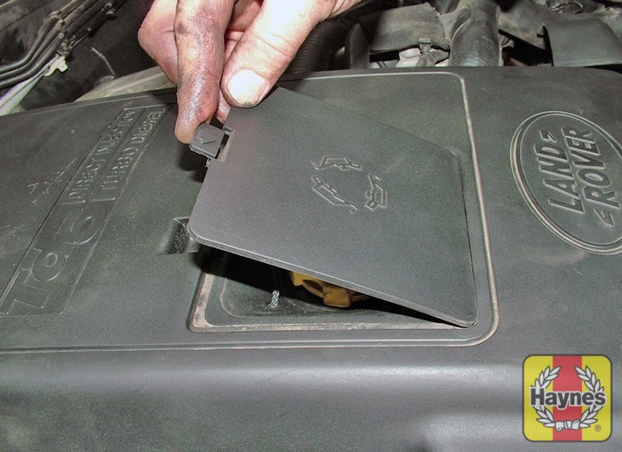 Land Rover Discovery (1998 2004) 2.5 TD5 Fluid level checks Haynes Publishing