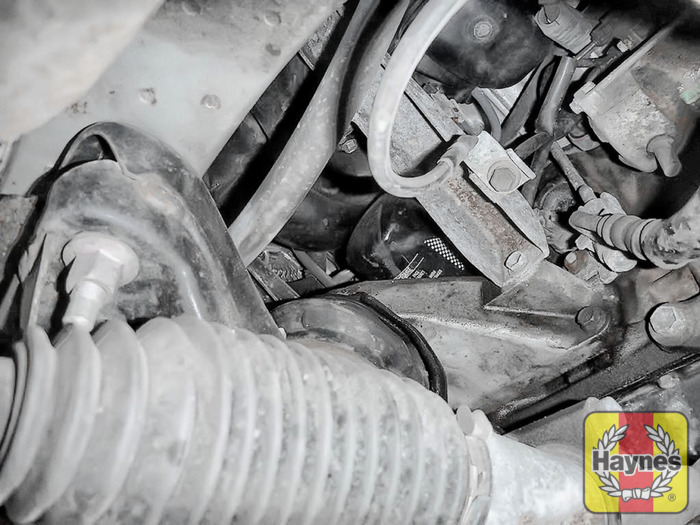 Lexus IS (1999 - 2005) 200 - Oil filter change - Haynes Publishing Lexus IS (1999 - 2005) 200 - Oil filter change - Haynes Publishing