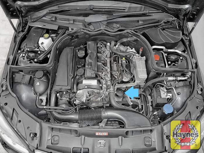 MercedesBenz CClass (2007 2014) C220 CDi 2.1 Oil filter change