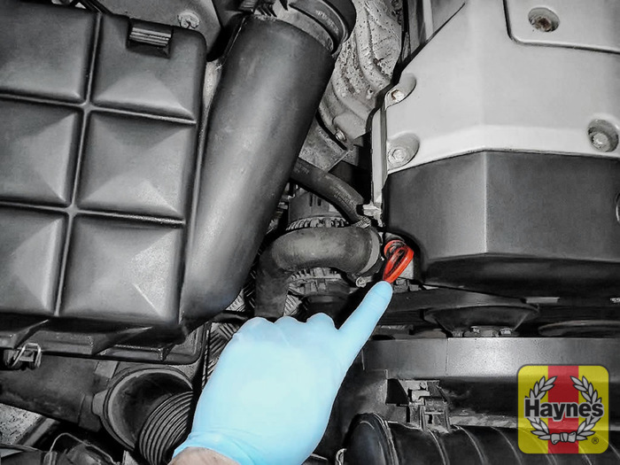 MercedesBenz CClass (1993 2000) C200 2.0 Vacuum oil extraction