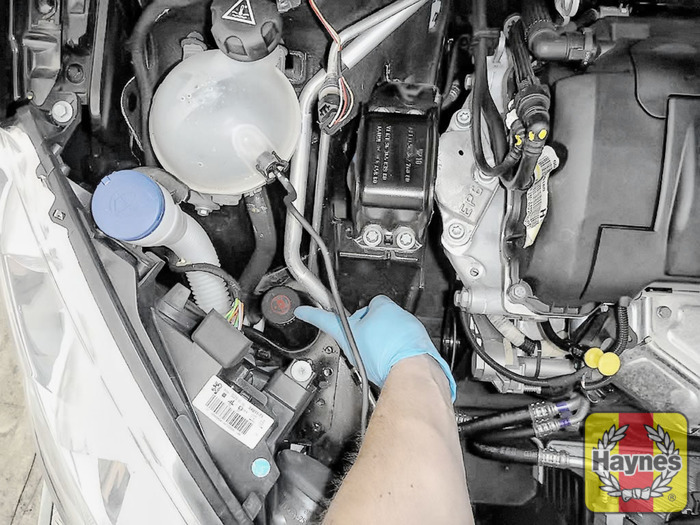 Peugeot 308 (2007 2012) 1.6 THP Checking steering fluid Haynes