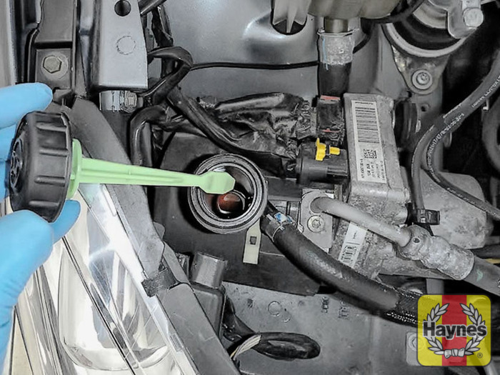 Peugeot 407 (2004 2011) 2.0 HDi Checking steering fluid Haynes