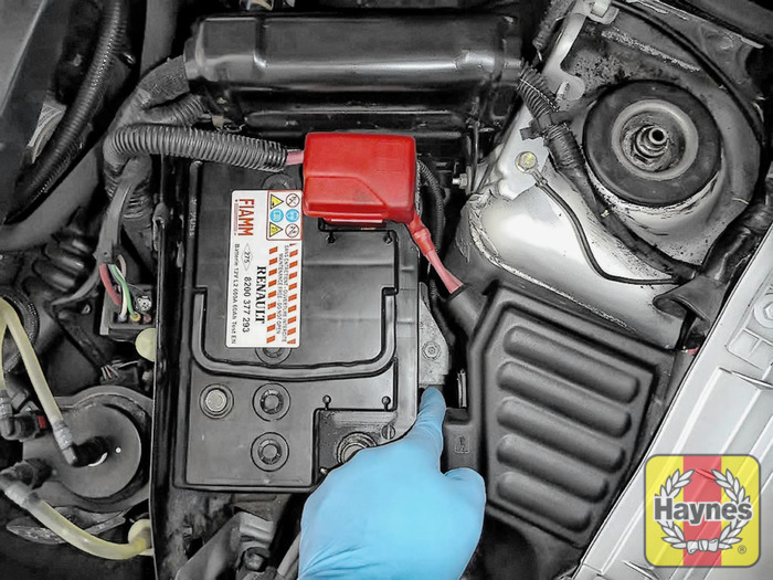 Renault Clio Rear Light Cluster Removal