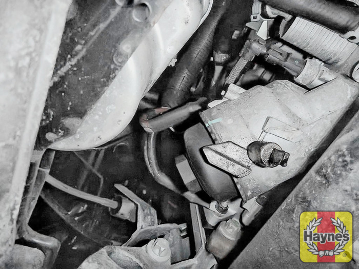 Saab 9-3 (2002 - 2007) 1.9 TiD - Oil filter change - Haynes Publishing Saab 9-3 (2002 - 2007) 1.9 TiD - Oil filter change - Haynes Publishing