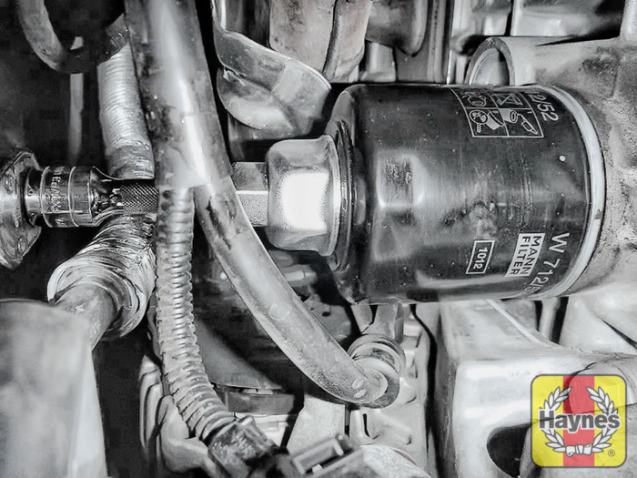 Skoda Fabia (2007 2014) 1.4 16v Oil filter change Haynes Publishing