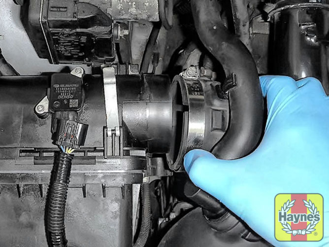 Changing the Engine Air Filter Subaru Forester 2008 2013 Haynes Manuals