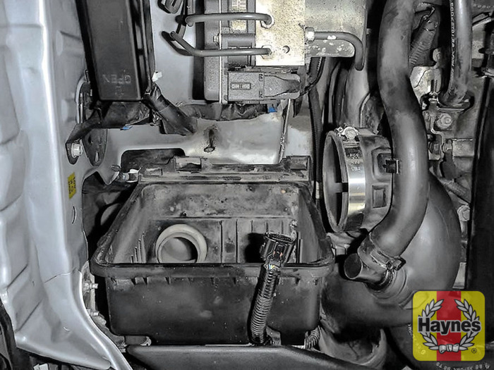 Changing the Engine Air Filter Subaru Forester 2008 2013 Haynes Manuals