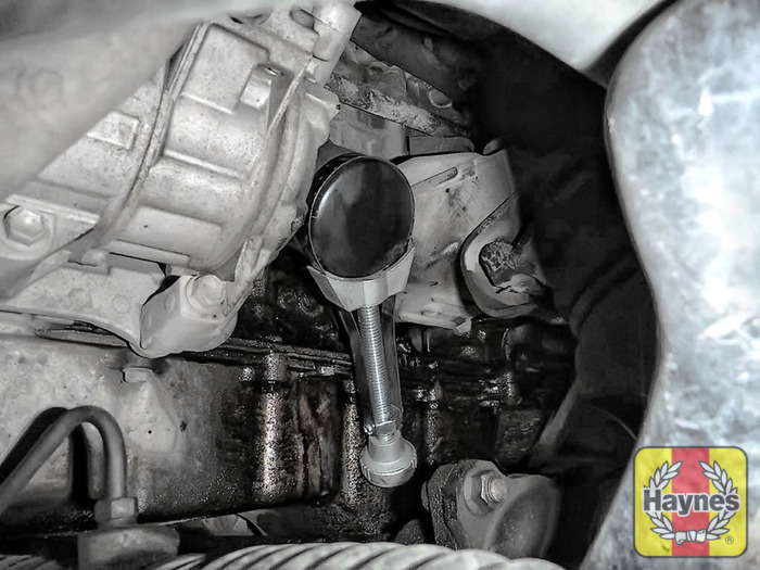 Suzuki Grand Vitara (2005 2010) 2.0 16v Oil filter change Haynes