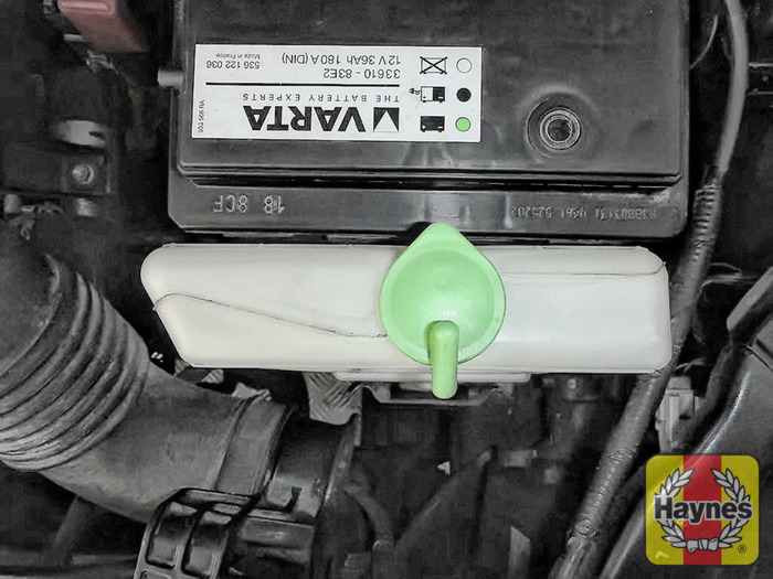 Suzuki Swift (2004 2011) 1.5 Checking coolant level Haynes Publishing