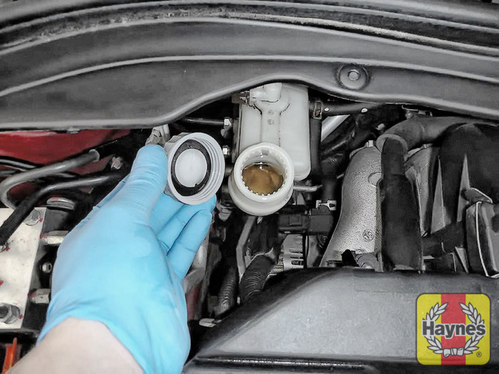 Suzuki Swift (2004 2011) 1.6 VVT Checking brake fluid Haynes