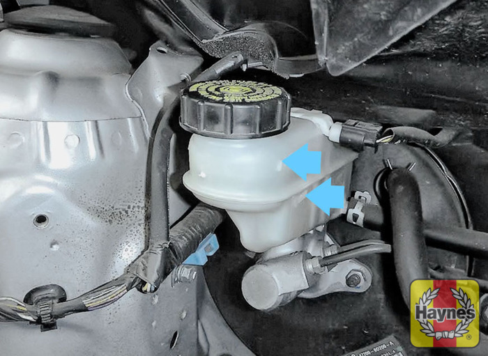 Toyota Yaris (2005 2009) 1.0 VVTi Checking brake fluid Haynes