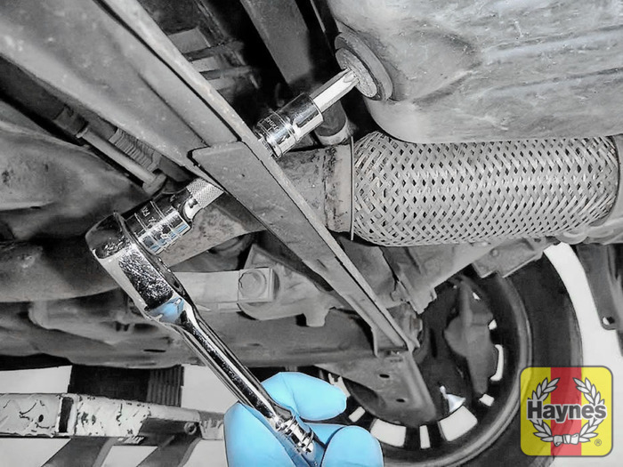 Oil change Opel Corsa 2006 2010 Haynes Manuals