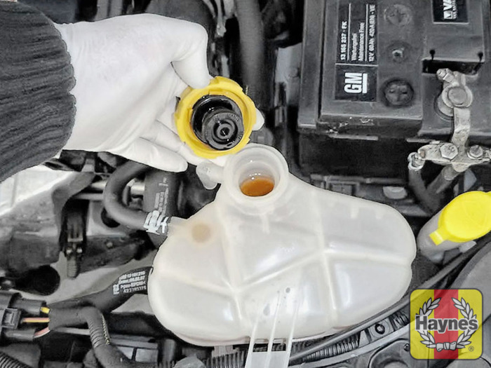 Vauxhall Corsa (2006 2010) 1.6 T VXR Checking coolant level