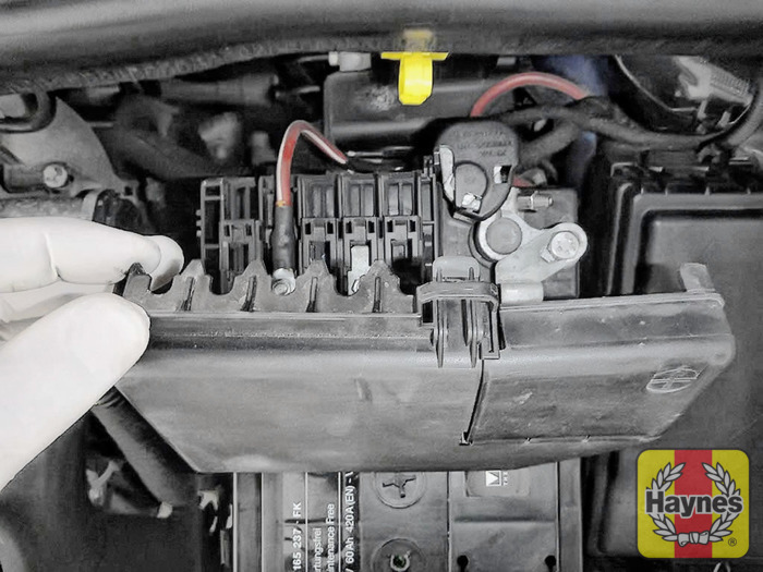 Vauxhall Corsa (2006 2010) 1.6 T VXR Battery check Haynes Publishing