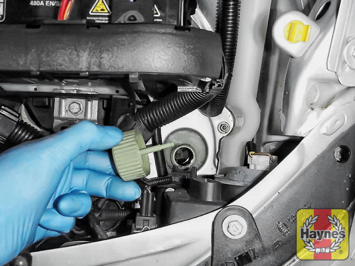 Volkswagen Fox (2004 2008) 1.4 Checking steering fluid Haynes