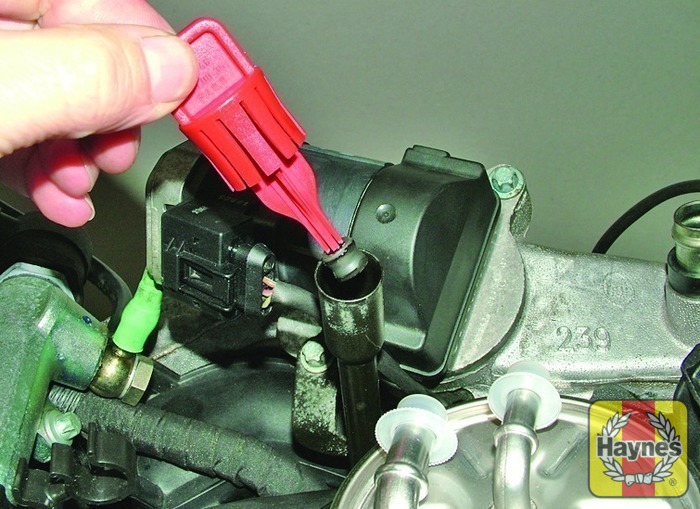 MercedesBenz CClass (2000 2007) C200 2.3 Kompressor Fluid level checks Haynes Publishing