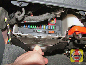 Citroen C2 (2003 - 2010) 1.4 - Fusebox and diagnostic ... fuse box in citroen c2 