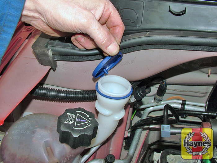 Citroen C2 (2003 2010) 1.4 Fluid level checks Haynes Publishing