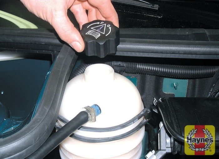 Peugeot 206 (2002 - 2009) 2.0 HDi - Fluid level checks - Haynes Publishing