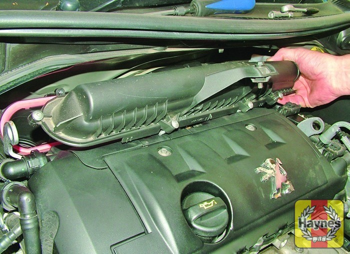 Peugeot 207 (2006 - 2009) 1.4 - Air filter change - Haynes Publishing