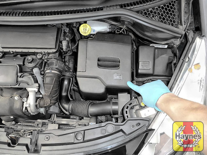 Peugeot 207 (2006 2009) 1.4 VTi Battery check Haynes Publishing