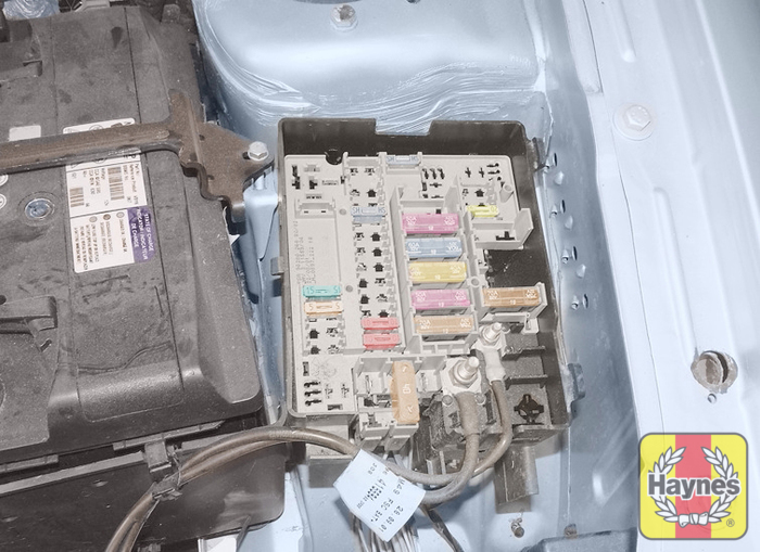 Peugeot Partner (1996 2010) 1.4 Fusebox and diagnostic socket