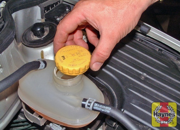 Vauxhall Corsa (2000 2003) 1.2 16v Fluid level checks Haynes