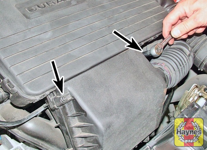 Ford Fiesta (2002 2008) 1.4 16v Air filter change Haynes Publishing