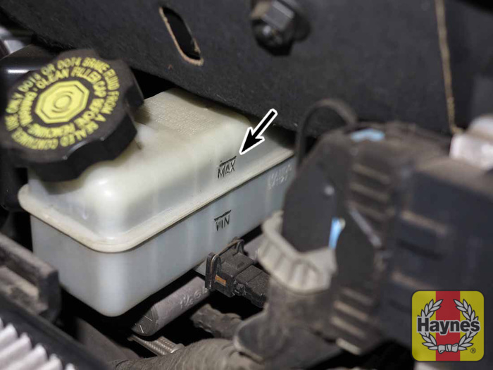 Kia Sedona (2002 2014) 3.5 V6 Fluid level checks Haynes Publishing