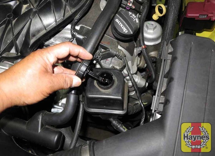 Chevrolet Camaro (2010 2015) 6.2 V8 Checking power steering fluid